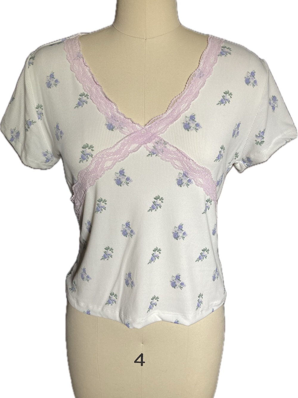 White Floral Lace-Trim Crop Top in Soft Lilac
